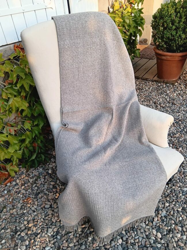 Plaids made in france – Les Laines du forez – NID D’ABEILLE PHOTO 3 Plaids made in france - Les Laines du forez - NID D'ABEILLE PHOTO 3